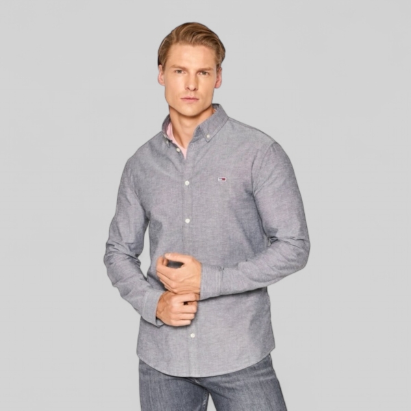 Tommy Jeans triiksärk. Suurus S