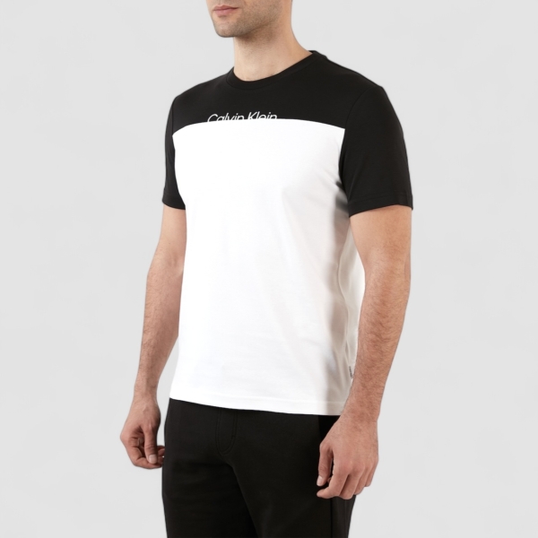 Calvin Klein T-särk. Suurus M