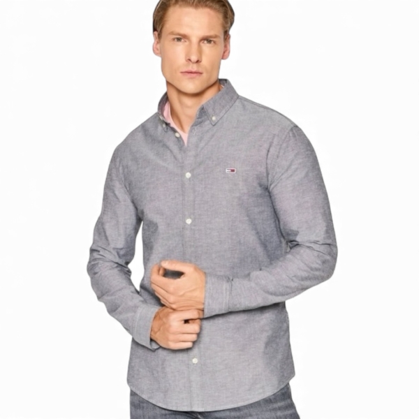 Tommy Jeans triiksärk. Suurus S