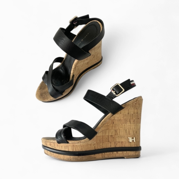 Tommy Hilfiger kingad. Suurus 40